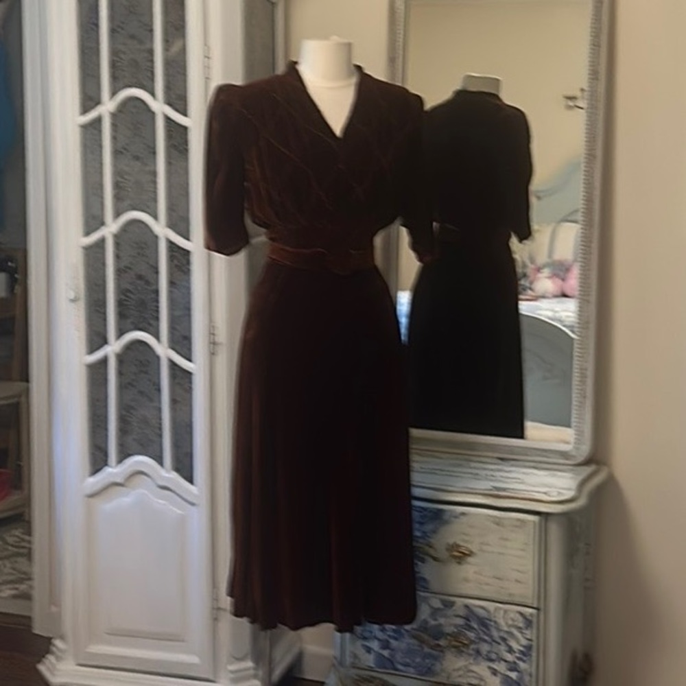 Vintage 40’s MME Renauld Frocks rayon silk velvet dress with belt 6